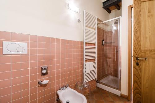 a bathroom with a toilet and a shower and a sink at Relais La Costa Historical Residence in Monteriggioni