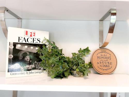 Certifikát, hodnocení, plakát nebo jiný dokument vystavený v ubytování Amazing Cottage with Great Sights in Charlotte, North Carolina