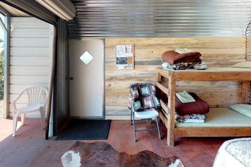 Ένα ή περισσότερα κρεβάτια σε δωμάτιο στο Gorgeous Cabin with Barbecue in Monticello, Utah