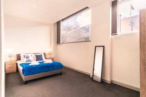 a bedroom with a bed and a mirror at Fabulous Central Blackburn 1 Bed Apartment in Blackburn