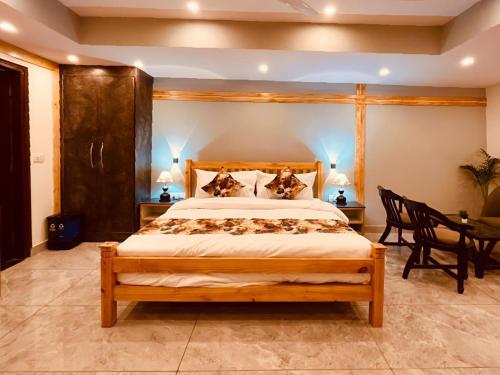 Postel nebo postele na pokoji v ubytování Rockwood Retreats View - A Premium Property in Mussoorie