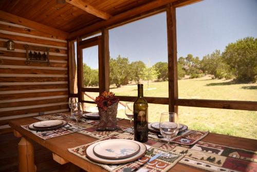 Fotografie z fotogalerie ubytování Charming Log Cabin Perfect for a Summer Staycation in Texas Hill Country v destinaci Cranes Mill