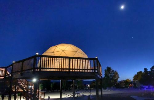 Foto sihtkohas Buckskin Joe asuva majutusasutuse Modern Dome for an Unforgettable Getaway with Incredible Views in Colorado galeriist