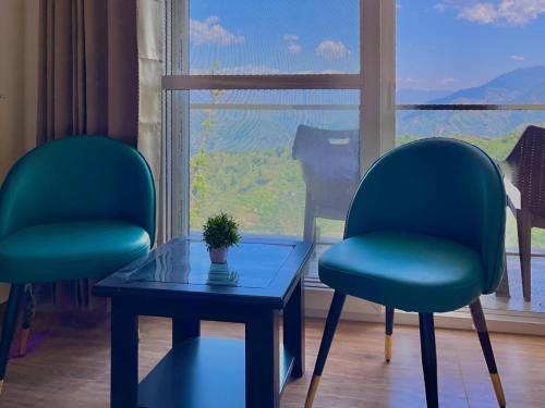 Nespecifikovaný výhled na hory nebo výhled na hory při pohledu z hotelu