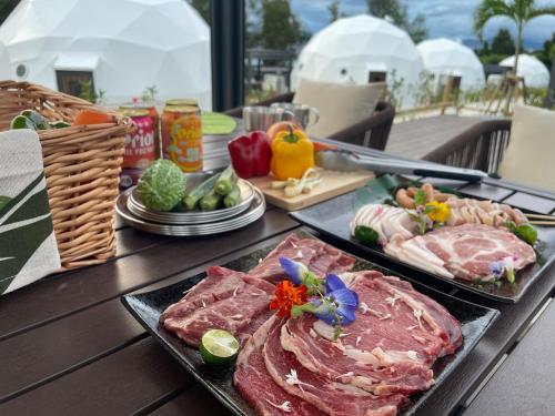 Jídlo v luxury tent nebo okolí