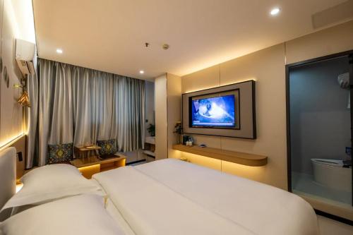 Televisyen dan/atau pusat hiburan di Guilin Shanshui Yao-peak season hotel