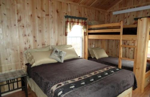 a bedroom with a bunk bed in a cabin at Family-Friendly Cabin Surrounded by Small Town Charm in Sundance, Wyoming in Sundance