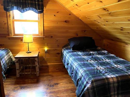 Postel nebo postele na pokoji v ubytování Two-Story Cabin Camping on Ranch in the Adirondacks of Upstate New York