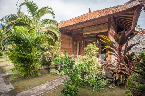 Global Lodge Pemuteranにある庭