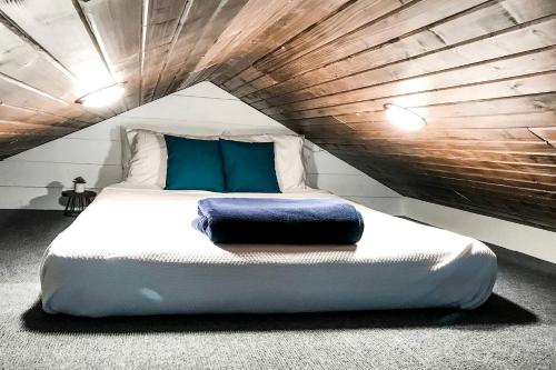a bed with blue pillows in a room at Entire Three Cabins Property Perfect for Big Groups in Marion, Illinois in Sunset Harbor