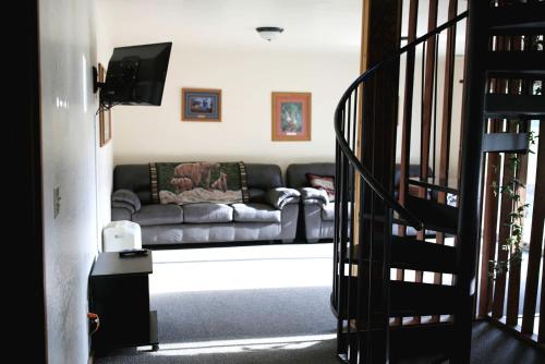 Гостиная зона в Lakefront Vacation Rental with a Deck and Hot Tub near Wisconsin Dells