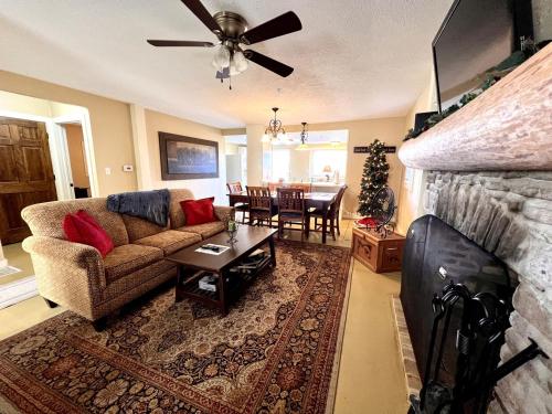 a living room with a couch and a table at Cozy Cabin Rental near Table Rock Lake in the Ozark Mountains, Missouri in Hollister