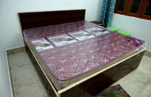 a purple mattress sitting on top of a table at maa kalishila home stay in Ukhimath