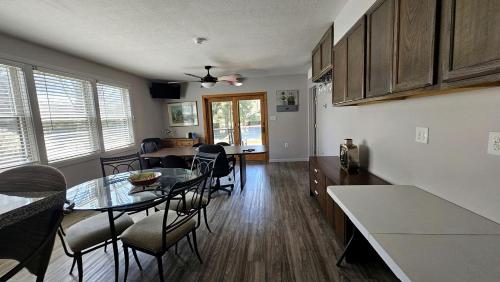 Kuchyň nebo kuchyňský kout v ubytování Charming Vacation Rental Perfect for Couples in Confluence, Pennsylvania