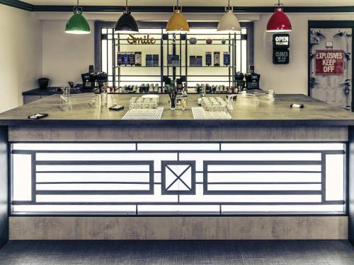 a bar in a restaurant with a counter at Mercure Lyon Centre Château Perrache in Lyon