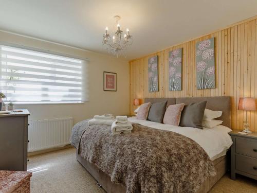 Ένα ή περισσότερα κρεβάτια σε δωμάτιο στο 4 Bed in Seaton 89135