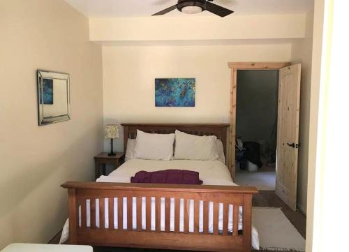 Postel nebo postele na pokoji v ubytování Tranquil Vacation Rental Nestled in the Shenandoah Mountains of Howardsville, Virginia