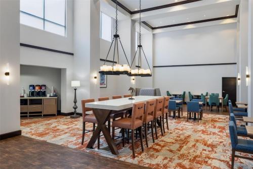 Kuchyň nebo kuchyňský kout v ubytování Hampton Inn & Suites I-35/Mulvane