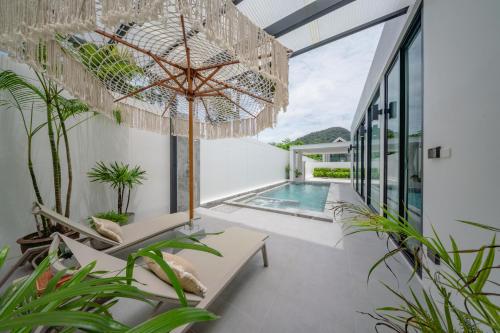 an indoor patio with a pool and a chandelier at New 3BR Pool Villa w Jacuzzi Ao Nang Krabi in Ban Khlong Haeng