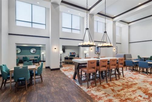Kuchyň nebo kuchyňský kout v ubytování Hampton Inn & Suites I-35/Mulvane