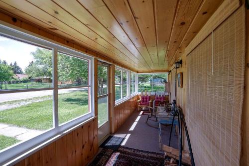 Gambar di galeri bagi Charming Montana Bungalow with Madison River Views, Steps from Main Street in Ennis, MT di Ennis