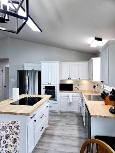 Kuchyň nebo kuchyňský kout v ubytování Modern Vacation Rental near Lake Fork for a Fantastic Family Getaway in Texas