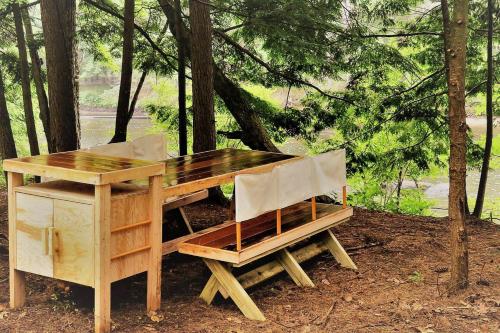Zahrada ubytování Private Riverfront Safari tent for a Glamping Experience in the Monadnock Region, New Hampshire