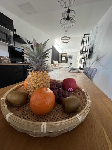 Makanan di atau berdekatan rumah percutian