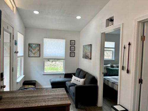 Postel nebo postele na pokoji v ubytování Guadalupe River Glamping, Ideal for a New Braunfels Getaway