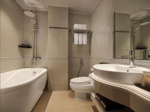 Ένα μπάνιο στο Hanoi Splendid Premium Hotel