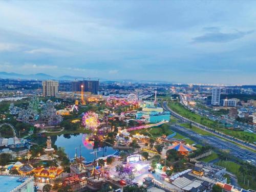 an overhead view of a carnival in a city at Imin Hotel in Huadu