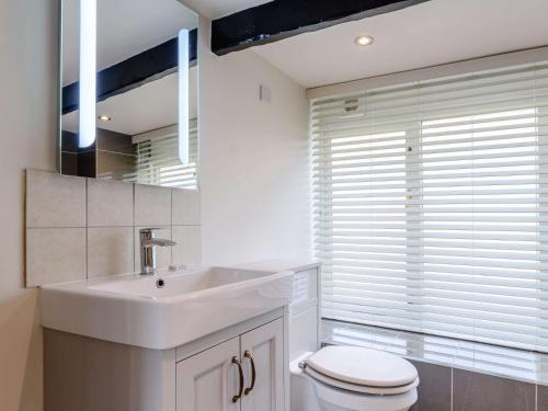 Ένα μπάνιο στο 1 Bed in Pateley Bridge 76511