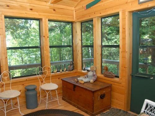 Fotografie z fotogalerie ubytování Secluded Camping Cabin near Flambeau River State Forest, Wisconsin v destinaci Birchwood