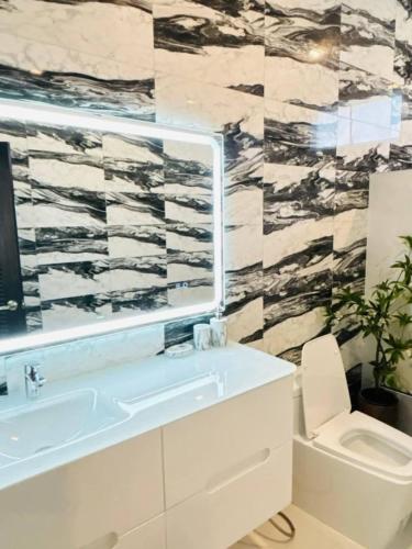 a bathroom with a sink and a toilet at Baan Suan pool valley Villa in Ban Nong Thale