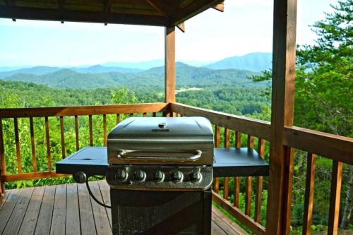 Gallery image of Tranquil Cabin Near Great Smoky Mountains, Tennessee in Sunshine
