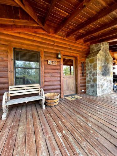Gallery image of Tranquil Cabin Near Great Smoky Mountains, Tennessee in Sunshine