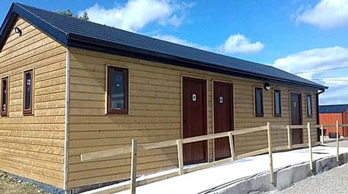Gallery image of Rustic Glamping Cabin for Two by the Shannon Estuary in Country Clare, Ireland in Effernan