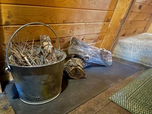 Φωτογραφία από το άλμπουμ του Cozy Rustic Cabin in the Prescott National Forest near Lynx Lake in Prescott, Arizona σε Walker