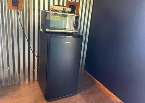 Kuchyň nebo kuchyňský kout v ubytování Picturesque Cabin with Lovely Hiking Trails in Indiana