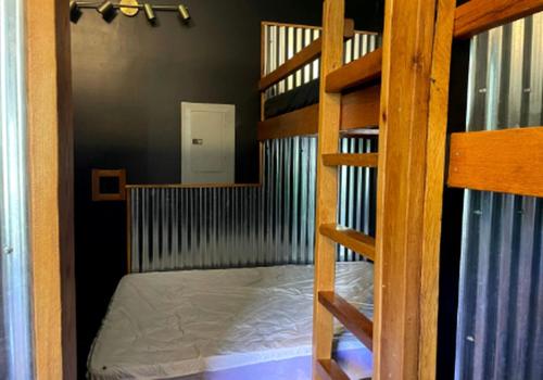 Postel nebo postele na pokoji v ubytování Picturesque Cabin with Lovely Hiking Trails in Indiana