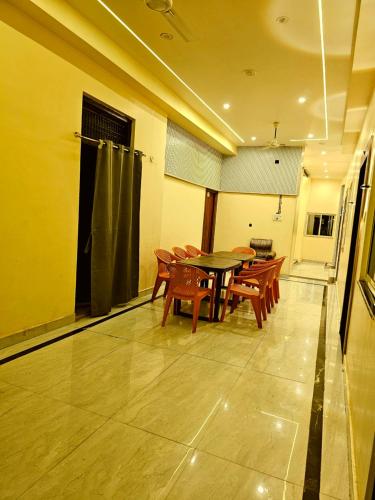 Photo de la galerie de l'établissement Hotel Vaidik Vedas Suites At Ram Mandir Ayodhya, à Ayodhya