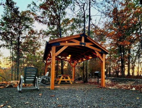 Gallery image of Escape to Marshall, Arkansas, in this Cozy Cabin for Four in Maumee