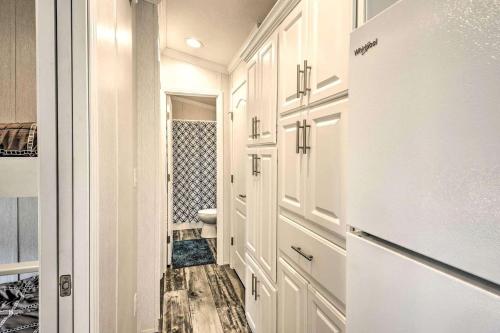 Koupelna v ubytování Great Vacation Complex for the Best Pennsylvania Glamping