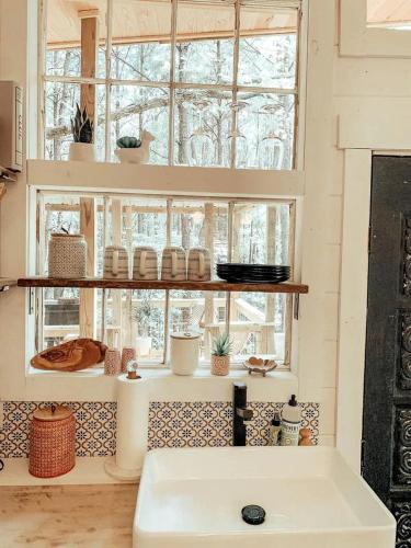 Φωτογραφία από το άλμπουμ του Secluded Treehouse Rental Ideal for Glamping in Alabama σε Brushy Pond