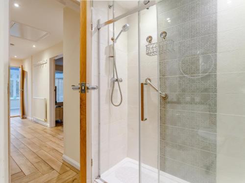 Ένα μπάνιο στο 2 Bed in Downderry 75402