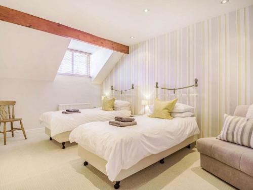 a bedroom with two beds and a couch at 2 Bed in Llangattock BN228 in Llangattock