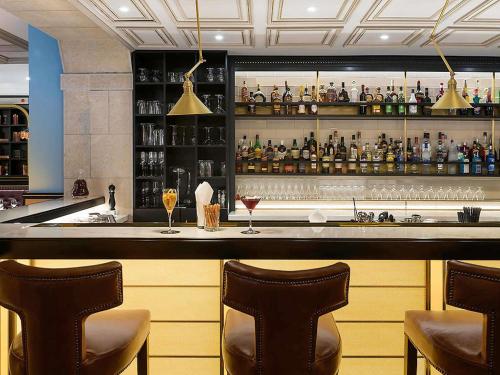 El salón o zona de bar de Hotel Rotary Geneva - MGallery