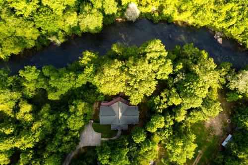 an aerial view of a building in the middle of a forest at Fantastic Cabin with Fire Pit, Hot-tub and Fireplace in Sautee Nacoochee, Georgia in Aerial