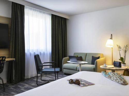 Postel nebo postele na pokoji v ubytování Novotel Annecy Centre
