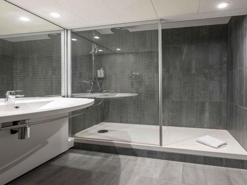a bathroom with a shower and a sink at ibis Beaune Centre in Beaune